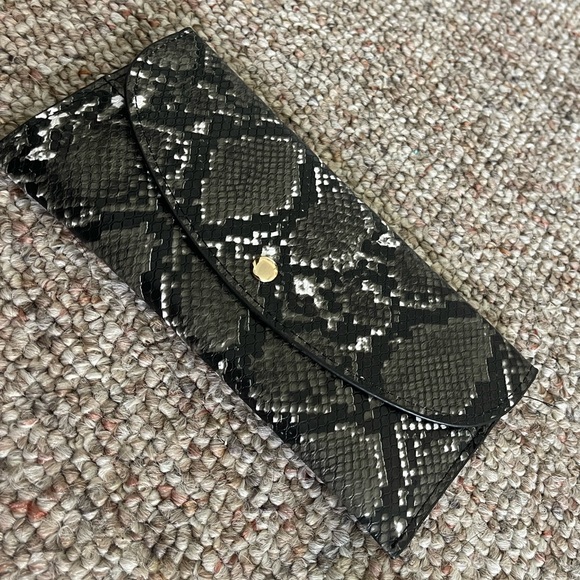 Francescas Victoria Rectangle Snake Print Wallet - Picture 4 of 7